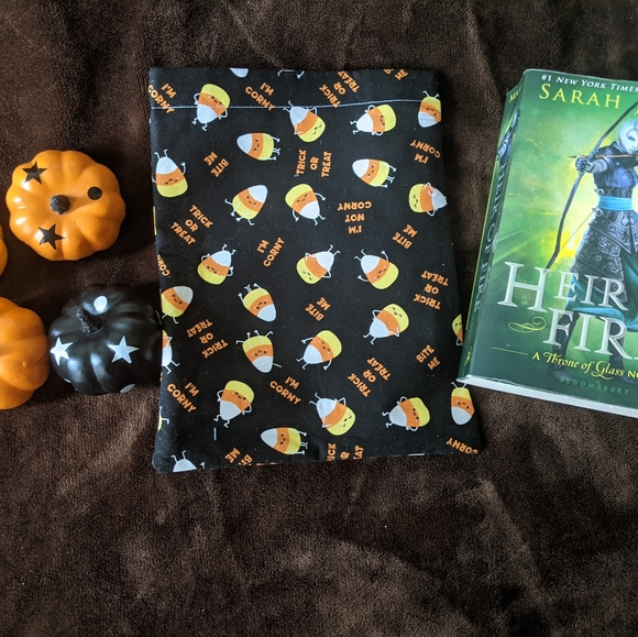 Candy Corn Small Book Sleeve🎃👻📚 - Picture 1 of 5